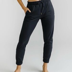 Zyia Black Everywhere Zipper Jogger size Large